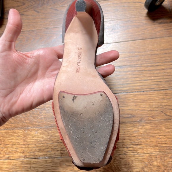 Manolo Blahnik ONE OF A KIND! 4” Chocolate Satin/Velvet Stiletto with Red Heel. - Picture 6 of 6